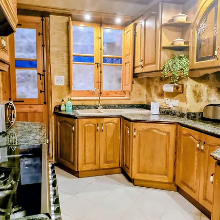 Mdina Gate Retreat - A Charming House Of Character 라바트