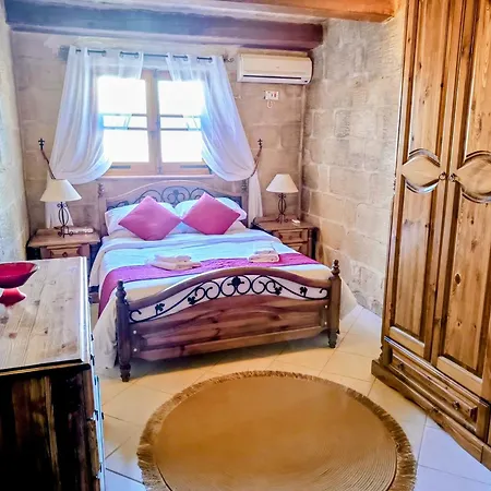 Mdina Gate Retreat - A Charming House Of Character 라바트