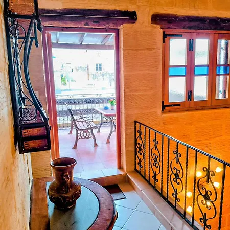 Mdina Gate Retreat - A Charming House Of Character Hébergement de vacances