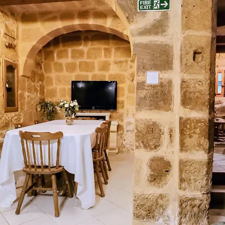 Semesterbostad Mdina Gate Retreat - A Charming House Of Character *